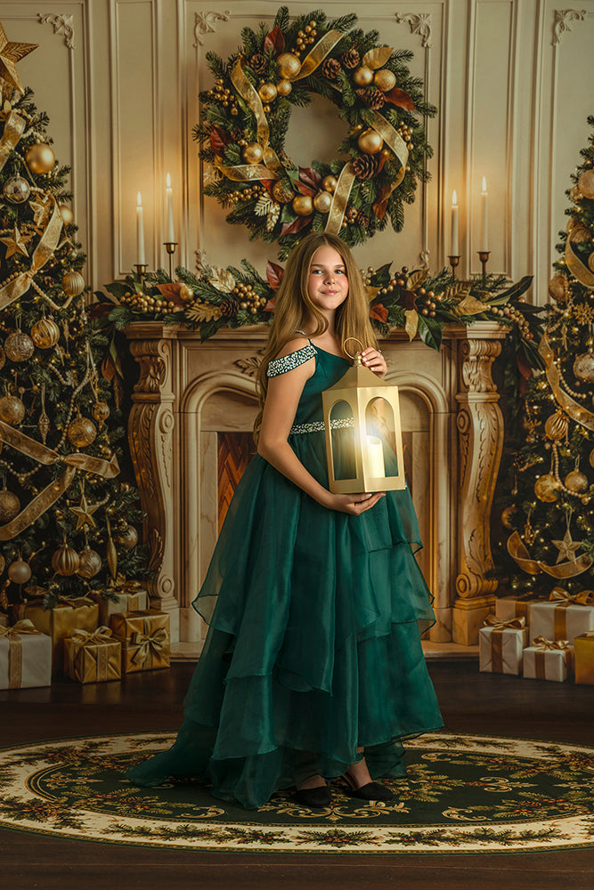 Golden Wreath Christmas Fireplace Photography Backdrop – Elegant Holiday Portrait Scene | HSD Backdrops